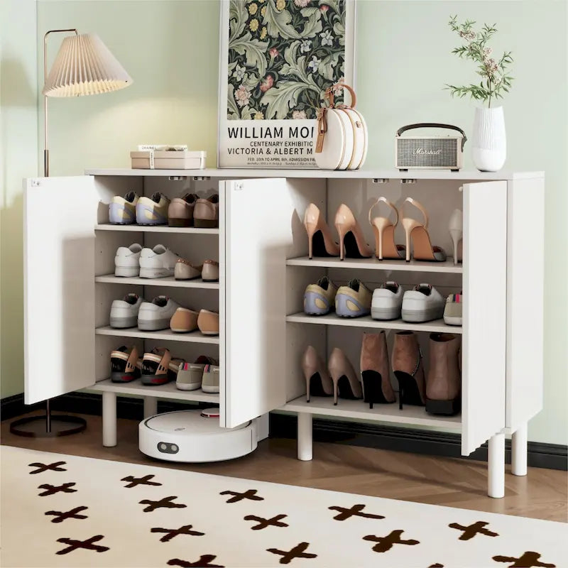 Meuble à chaussures minimaliste avec 5 pieds en bois massif et portes cannelées