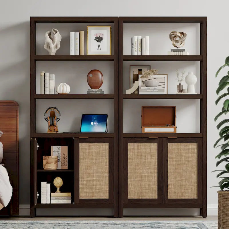 Étagère à Livres en Rotin à 5 Niveaux avec Armoire de Rangement - Style Ferme Bohème, Bibliothèque Haute et Étroite de 180 cm, Étagère d'Exposition Autoportante
